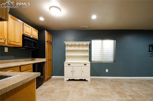 kitchen with recessed lighting, visible vents, baseboards, and black appliances