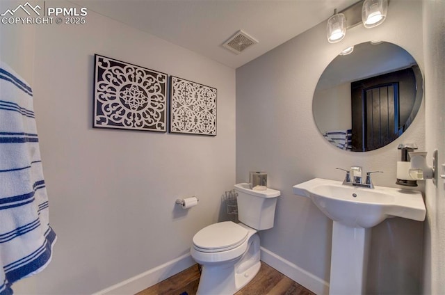 full bathroom with baseboards, visible vents, toilet, and wood finished floors