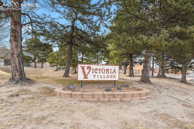 view of community / neighborhood sign