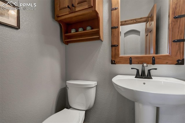 17820 Pioneer Xing, Colorado Springs, CO 80908 - bathroom with toilet, a sink, and a textured wall
