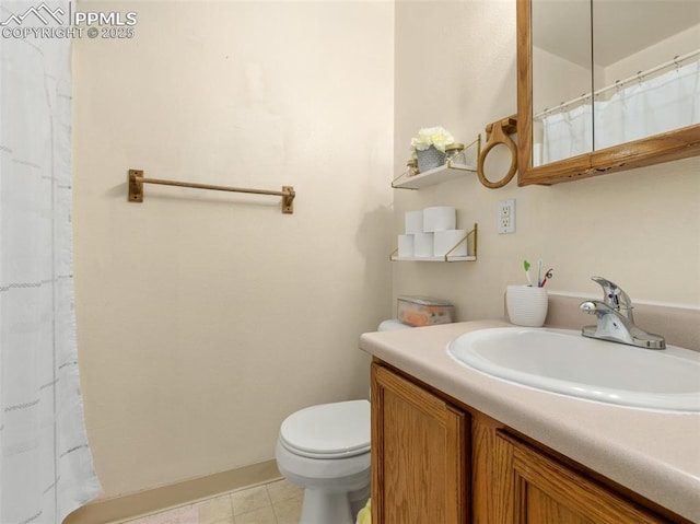 full bathroom with toilet, curtained shower, and vanity