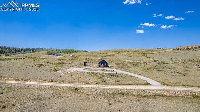 view of yard featuring a rural view