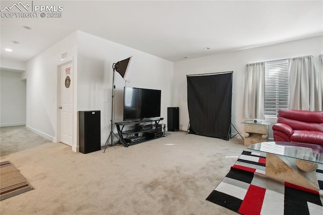 living area featuring carpet floors, recessed lighting, visible vents, and baseboards