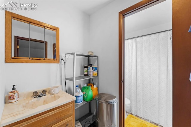 full bath featuring curtained shower, vanity, and toilet