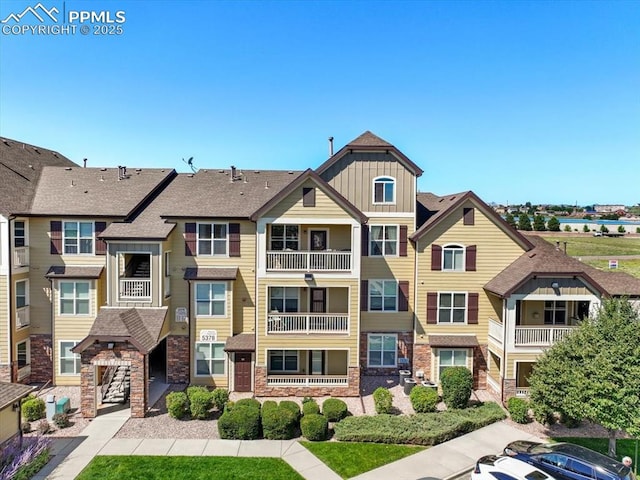 view of building exterior with a residential view