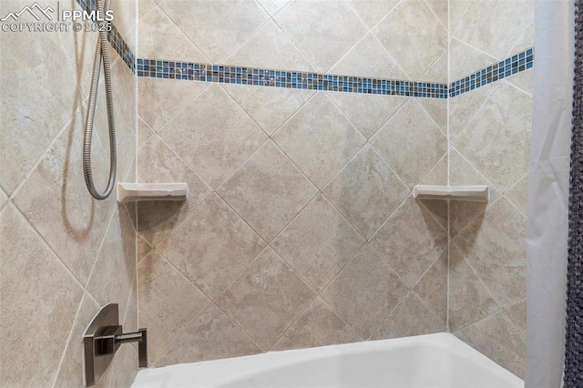 full bath with tiled shower