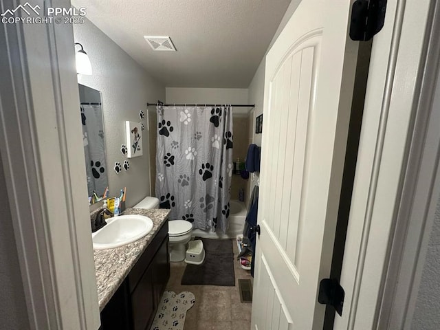 full bathroom featuring vanity, shower / tub combo, a textured ceiling, toilet, and a textured wall