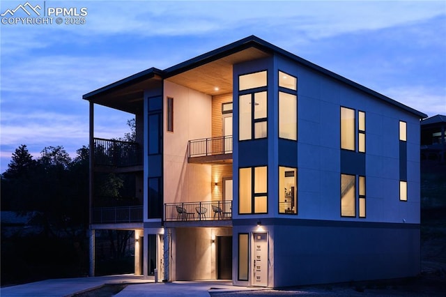 view of front of house featuring concrete driveway