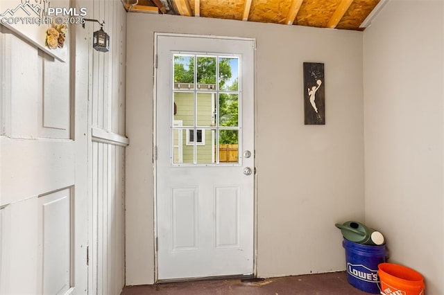 entryway featuring concrete floors