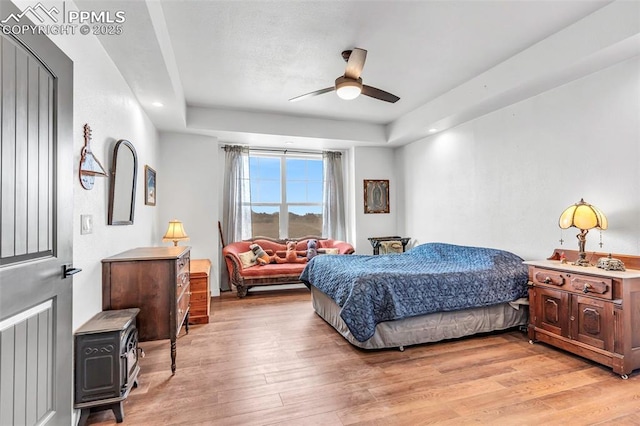 bedroom featuring light wood finished floors, a ceiling fan, and recessed lighting