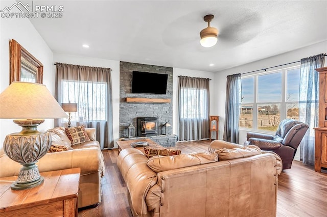 living area with wood finished floors, a ceiling fan, and recessed lighting