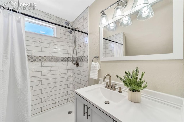 909 E 10th St, Pueblo, CO 81001 - full bathroom featuring a tile shower and vanity
