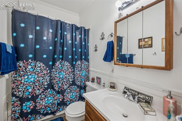 full bathroom with vanity, crown molding, curtained shower, and toilet