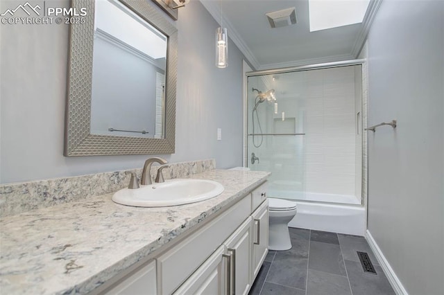 full bathroom with visible vents, vanity, toilet, and crown molding