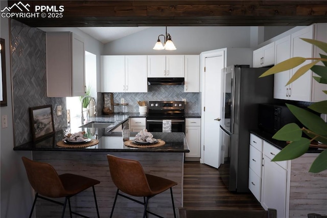 kitchen with under cabinet range hood, stainless steel electric stove, lofted ceiling, a peninsula, and a sink