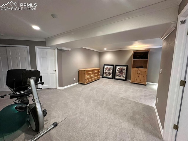 workout room featuring recessed lighting, carpet flooring, baseboards, and crown molding