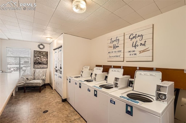 common laundry area featuring washer and clothes dryer, stacked washer and clothes dryer, and baseboards