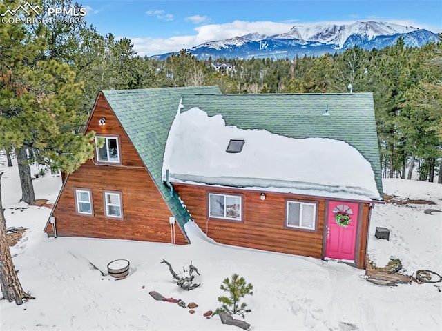 view of front of home with a mountain view