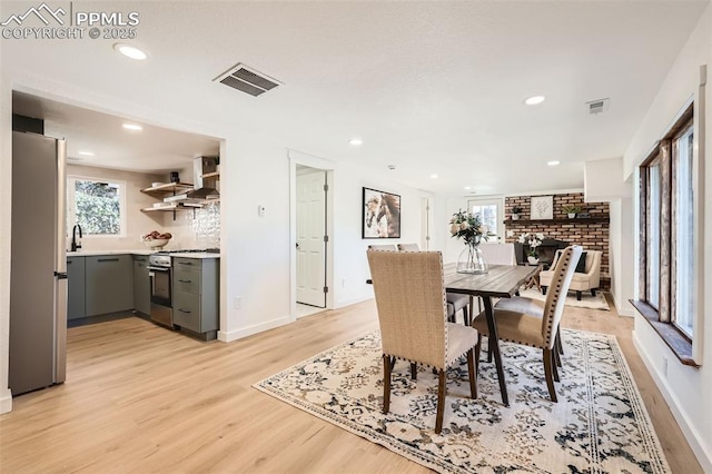 dining room featuring recessed lighting, visible vents, baseboards, and light wood finished floors