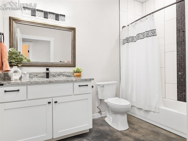 full bathroom featuring toilet, shower / bath combo, concrete floors, baseboards, and vanity