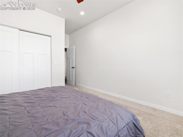 unfurnished bedroom with a closet, carpet flooring, recessed lighting, and baseboards