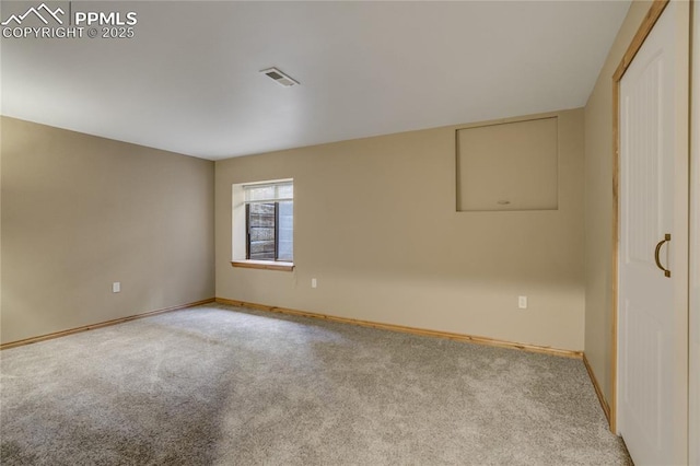 empty room with visible vents, baseboards, and carpet