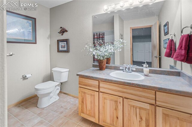 266 University Dr, Woodland Park, CO 80863 - full bathroom featuring baseboards, toilet, a shower with shower curtain, tile patterned floors, and vanity
