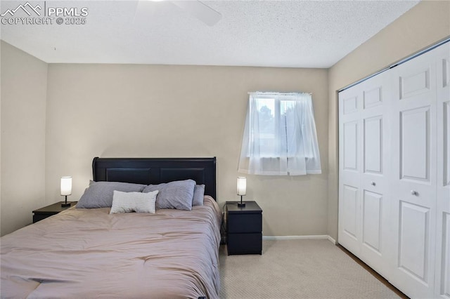 bedroom with carpet floors, baseboards, ceiling fan, and a closet