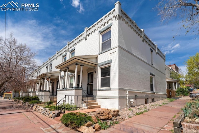 view of front of property featuring brick siding