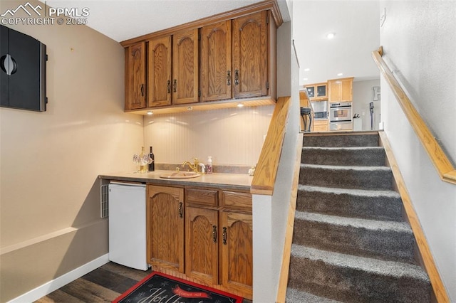 6770 Gun Club Trl, Colorado Springs, CO 80908 - interior space featuring wet bar, wood finished floors, and baseboards
