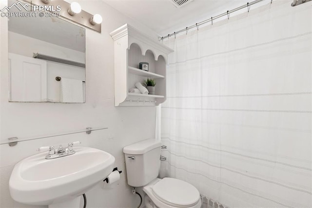 2721 W Bijou St, Colorado Springs, CO 80904 - full bathroom with a sink, toilet, and a shower with curtain