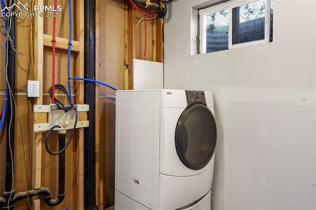 2118 S El Paso Ave, Colorado Springs, CO 80905 - clothes washing area featuring washer / dryer