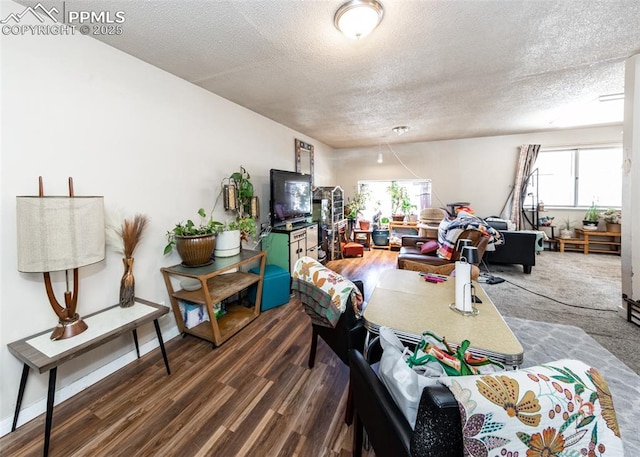 2914 Del Mar Cir, Colorado Springs, CO 80910 - living room featuring a textured ceiling, wood finished floors, and baseboards
