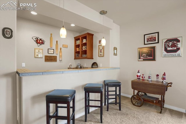 bar featuring wet bar, carpet floors, hanging light fixtures, baseboards, and recessed lighting