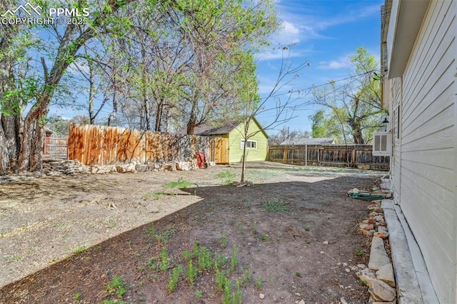 view of yard featuring a fenced backyard and an outbuilding