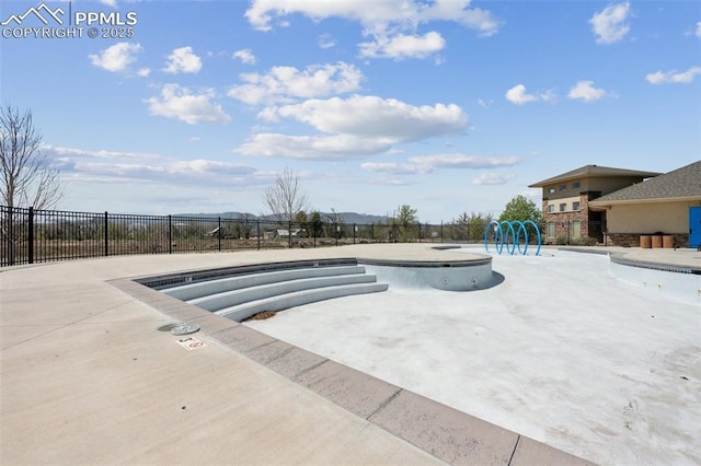 10713 Traders Pkwy, Fountain, CO 80817 - community pool with fence