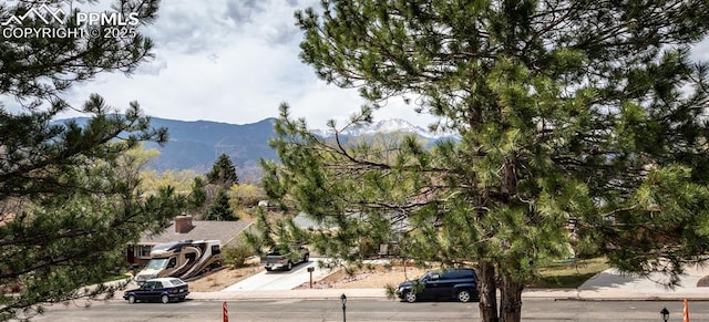 1021 Pioneer Ln, Colorado Springs, CO 80904 - view of mountain background