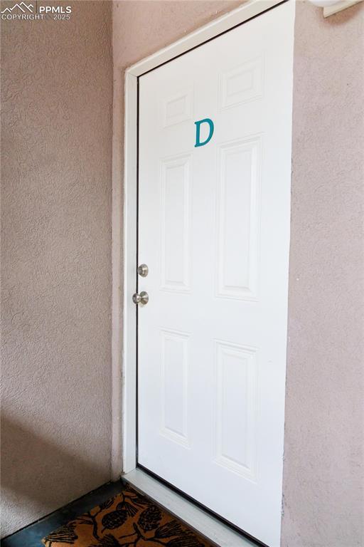 property entrance featuring stucco siding