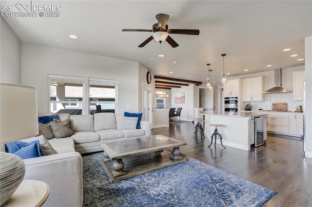 living area featuring dark wood-style flooring, a ceiling fan, beverage cooler, and recessed lighting