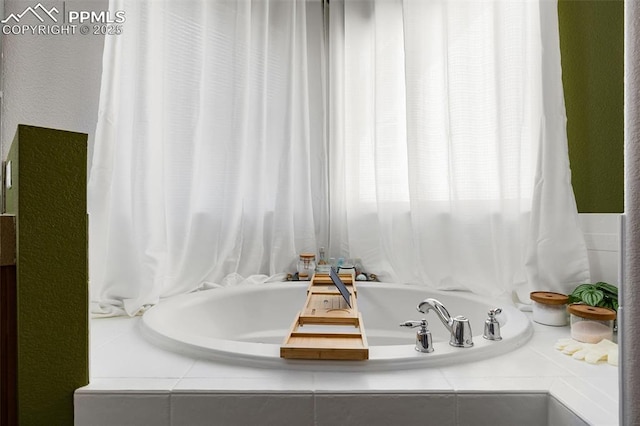 4454 College Park Ct, Colorado Springs, CO 80918 - bathroom featuring a garden tub