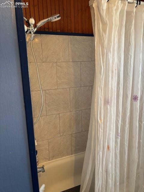 full bath featuring shower / bath combo