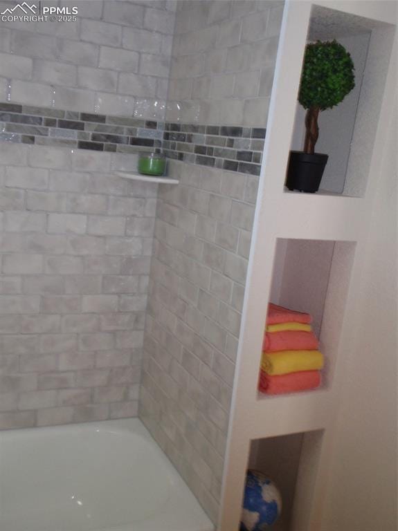 2112 Denton Grv Unit 101, Colorado Springs, CO 80919 - view of full bath