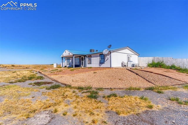 2801 Lime Rd, Pueblo, CO 81006 - view of front facade featuring fence