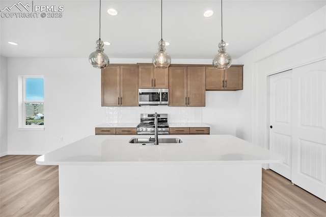 8532 Noreen Falls Dr, Colorado Springs, CO 80924 - kitchen featuring appliances with stainless steel finishes, light wood-style floors, light countertops, and recessed lighting