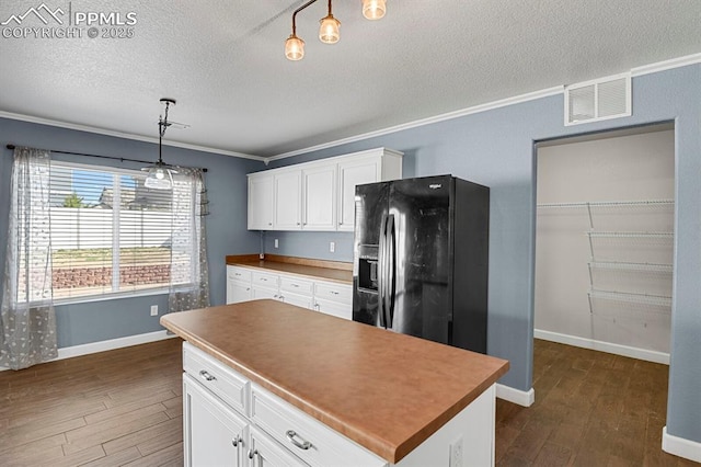kitchen with black refrigerator with ice dispenser, a textured ceiling, visible vents, and dark wood-type flooring