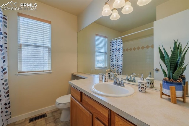 full bath with visible vents, vanity, baseboards, toilet, and a chandelier