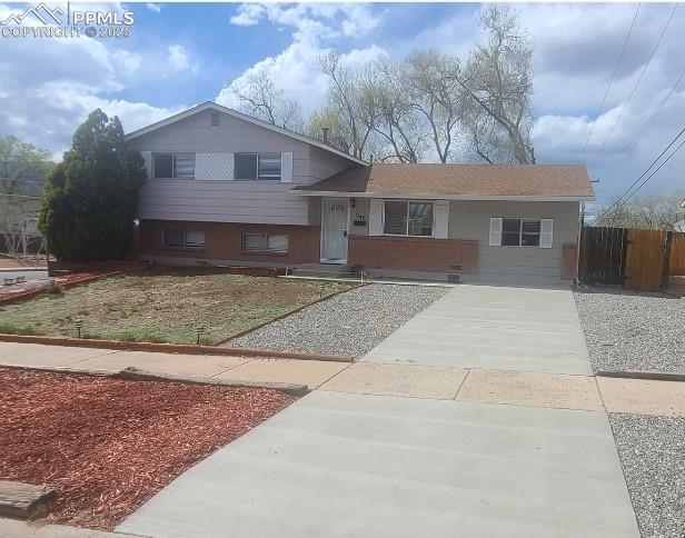 1540 Shasta Dr, Colorado Springs, CO 80910 - tri-level home with fence