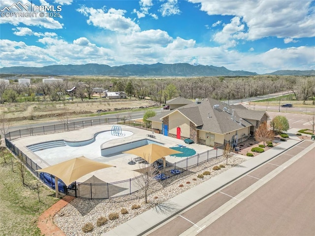birds eye view of property featuring a mountain view