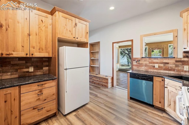 kitchen featuring freestanding refrigerator, stove, dishwashing machine, tasteful backsplash, and light brown cabinetry