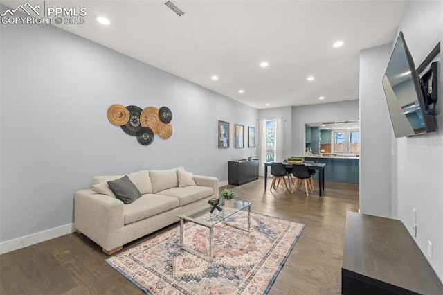 living area with wood finished floors, baseboards, visible vents, and recessed lighting